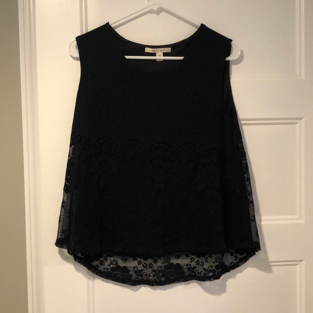 🖤lace styled tank top